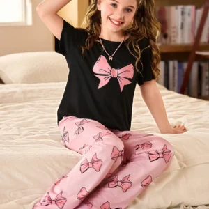 SHEIN بيجامة مجموعة بكم قصير ذات رقبة دائرية، طبعات الفيونكة للفتيات المراهقات