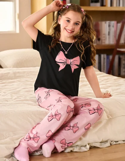 SHEIN بيجامة مجموعة بكم قصير ذات رقبة دائرية، طبعات الفيونكة للفتيات المراهقات