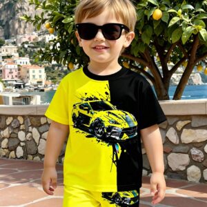 جديدمجموعة قميص وشورت للأولاد الصغار بطباعة عناصر السيارة، طباعة رقمية باللونين الأسود والأصفر، ملابس كاجوال عصرية للأولاد، مناسبة للصيف والربيع، 2 قطعة/طقم
